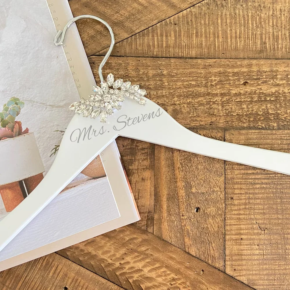 

Custom Rhinestone Decoration Clothes Hanger Wedding Supplies Bride Hanger Wedding Dress Elegant Accessories Bridal Shower Gift