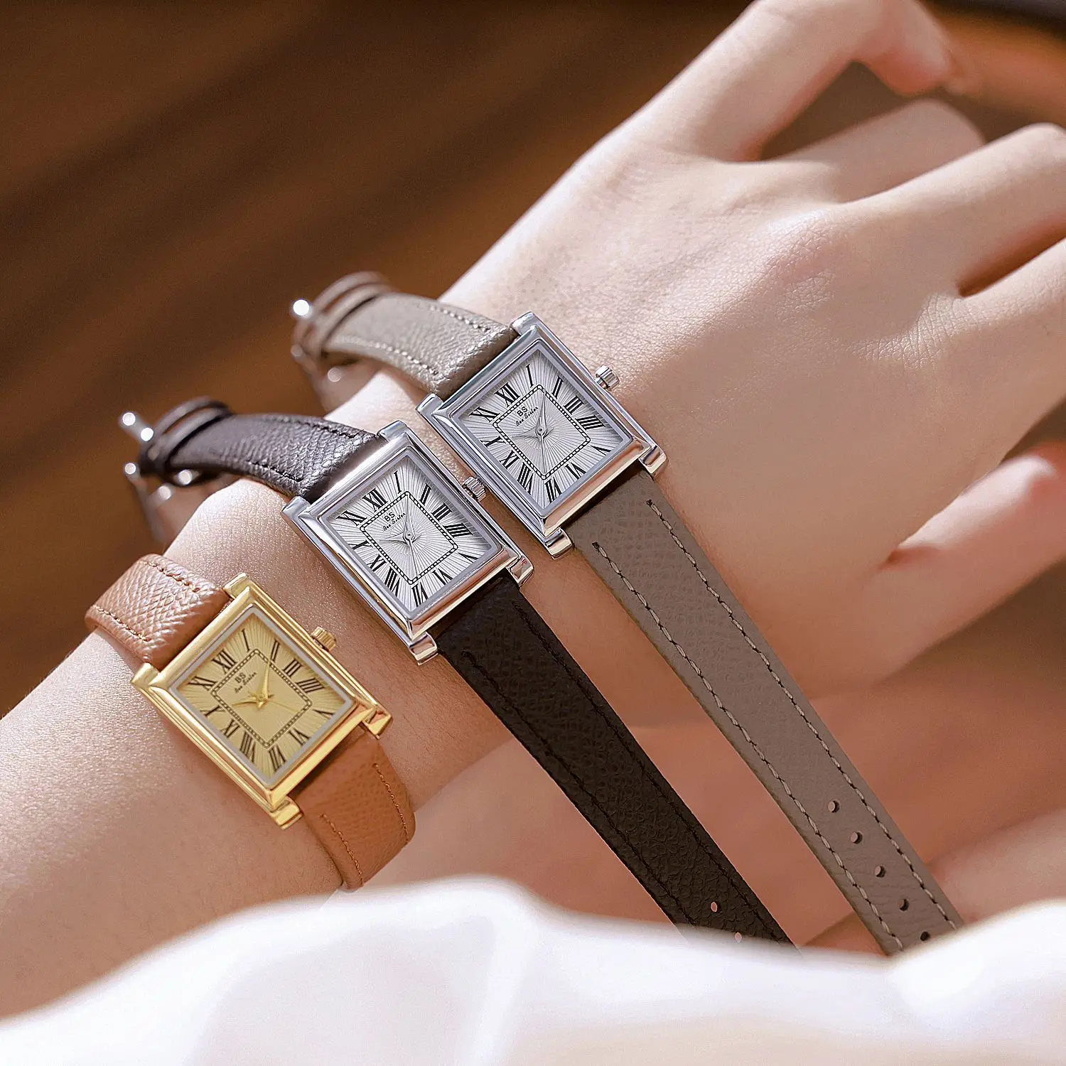 2025 NOWE Zegarki Damskie Kwadratowa Tarcza z Cyframi Rzymskimi Zegarek Kwarcowy Minimalistyczny Ekskluzywny Skórzany Pasek Damski Zegarek na Rękę
