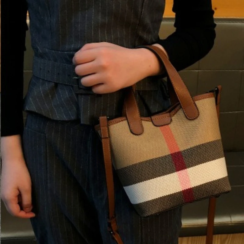 

Элегантная сумка-трансформер, новинка 2025, женская клетчатая сумка-ведро с верхней ручкой, изысканная и универсальная сумка через плечо для любого случая