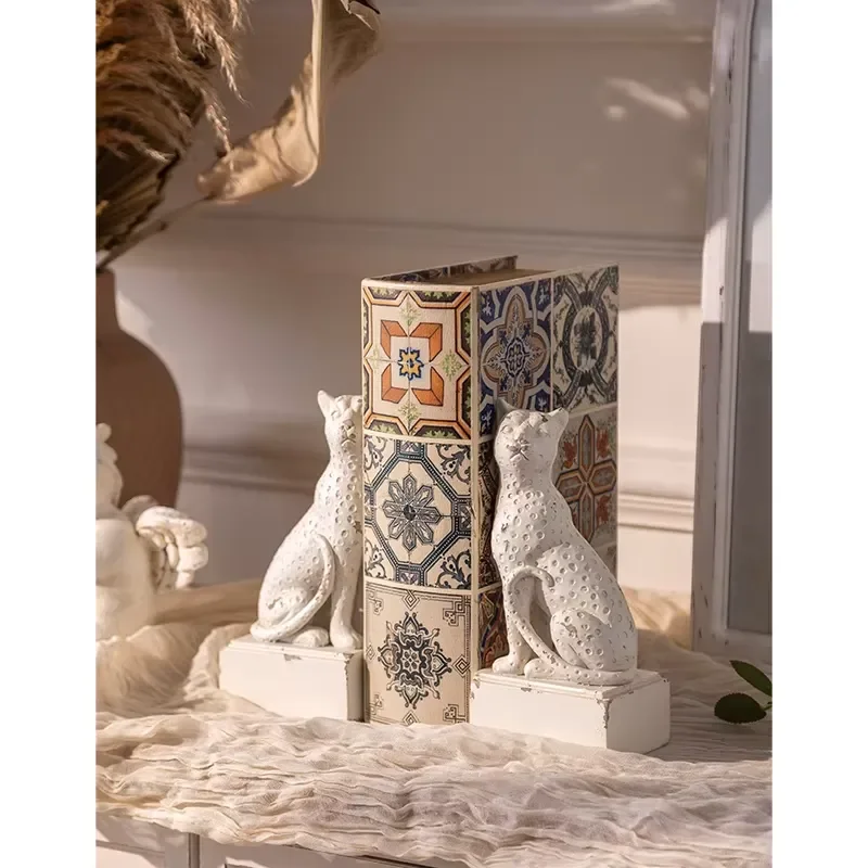 Creative Retro Statues Ornaments Resin Decoration Crafts Sculpture Modern Art Desk Accessories