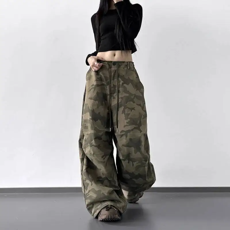 

Женские камуфляжные широкие джинсовые брюки, весна 2026, новые женские камуфляжные джинсы-карго, спортивные свободные уличные повседневные брюки на шнурке