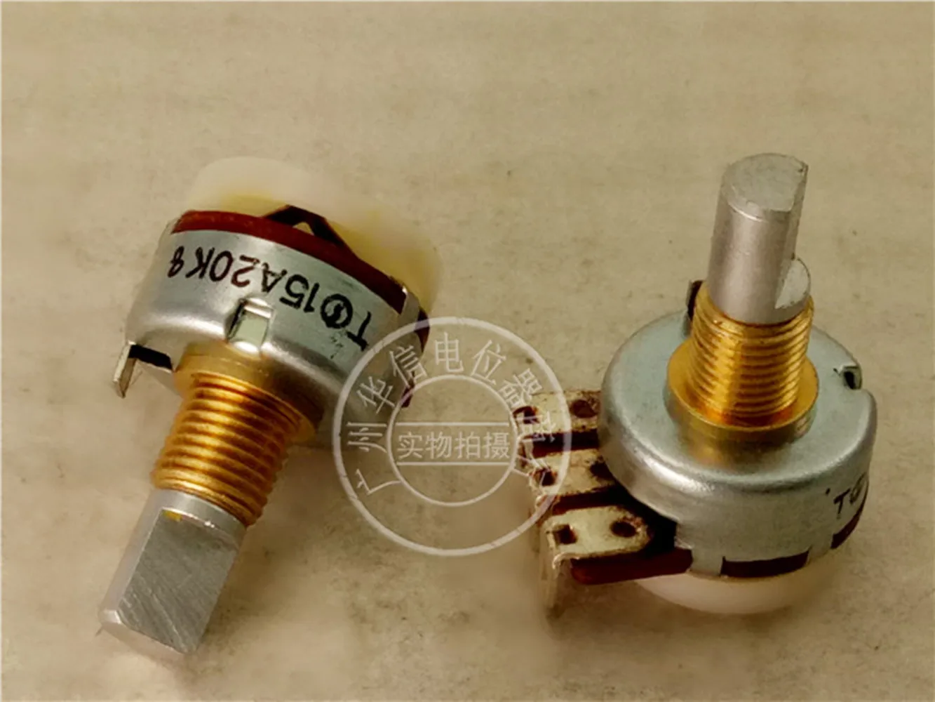 Original new 100% D-45 power amplifier 16 Type single potentiometer 15A20K handle length 15MMF with step 31-points (SWITCH)