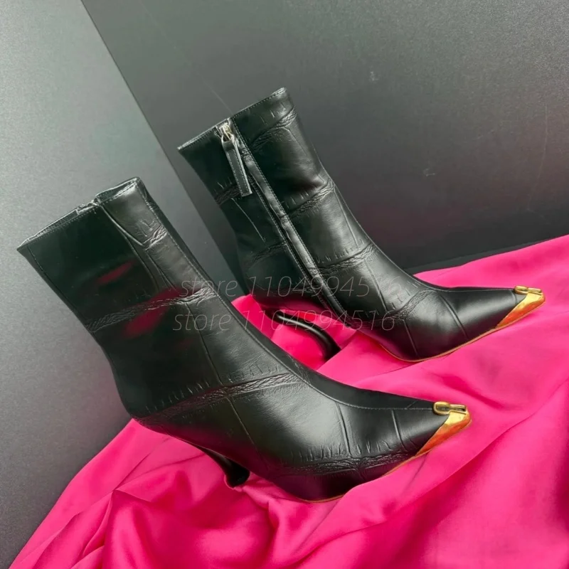 

Ботильоны с острым носком и металлическим декором на боковой молнии, женские замшевые ботинки на шпильке в странном стиле, модная пикантная подиумная женская обувь