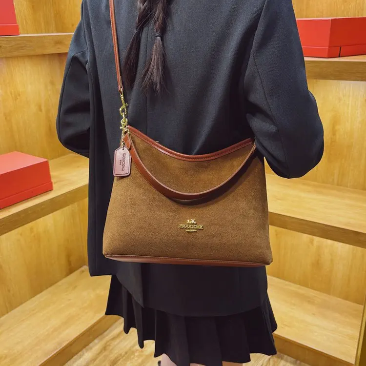 

Stylish Trendy Textured Letter Logo Diaper Bag Unique Crossbody Handbag For Women Chic Vintage Shoulder Messenger