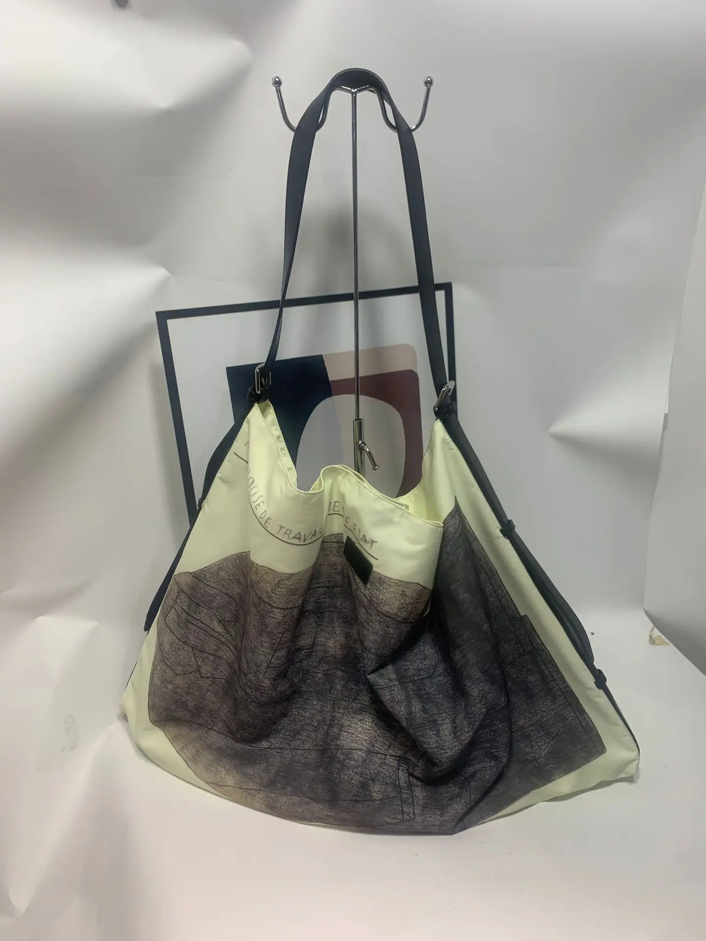 

FIRMRANCH Artistic Retro Texture Silky Print Satin Large Capacity Single Shoulder Tote Lazy Vacation Bag