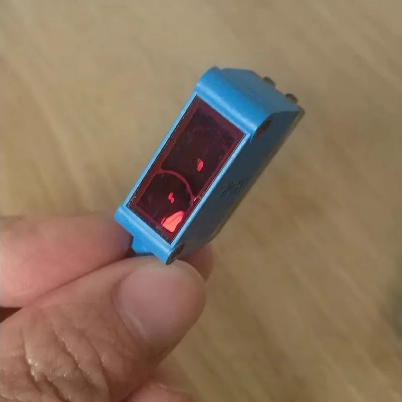 GL6-N4111 مستشعر التبديل الكهروضوئي المريض الأصلي الجديد، كمية كبيرة في المخزون، مرحبا بكم في التشاور