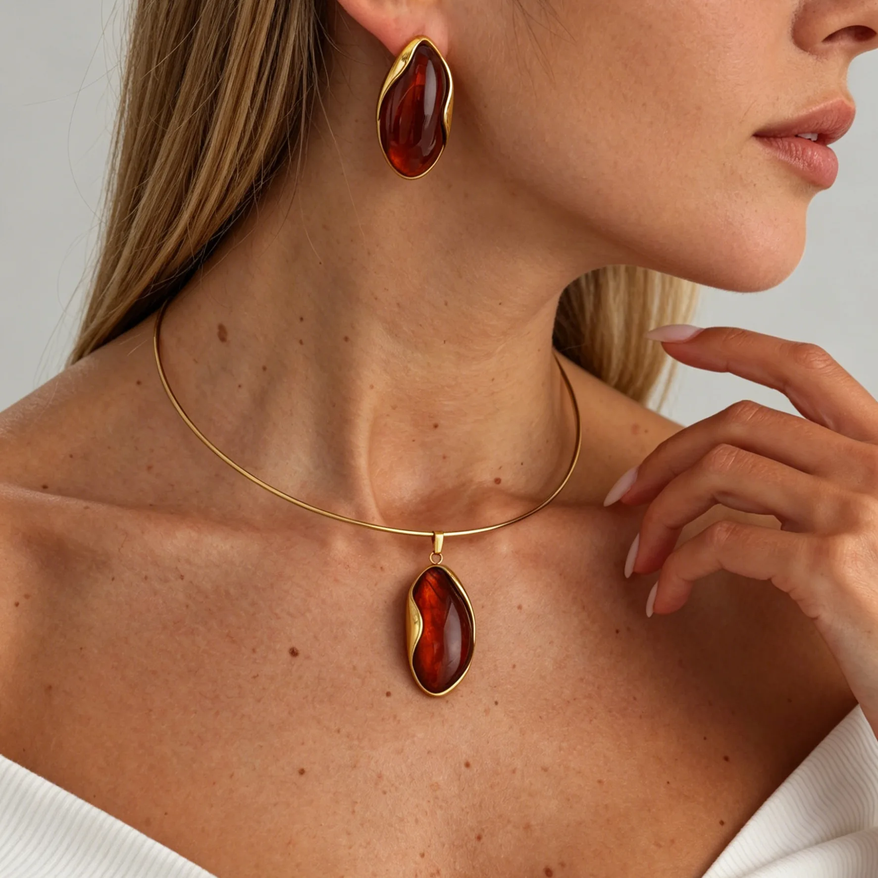 

Elegant Stainless Steel Irregular Resin Stud Necklace Women Trendy PVD18K Gold Color Plated Necklace Jewelry for Daily Wear