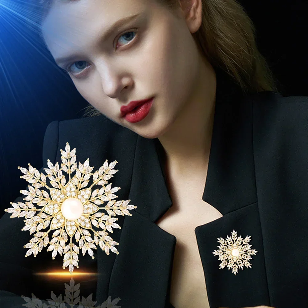 Brooch for Women Snowflake Brooches Pearl Zircon Inlaid Pin Clothing catwalk Accessories Exquisite Copper Jewelry Christmas Gift