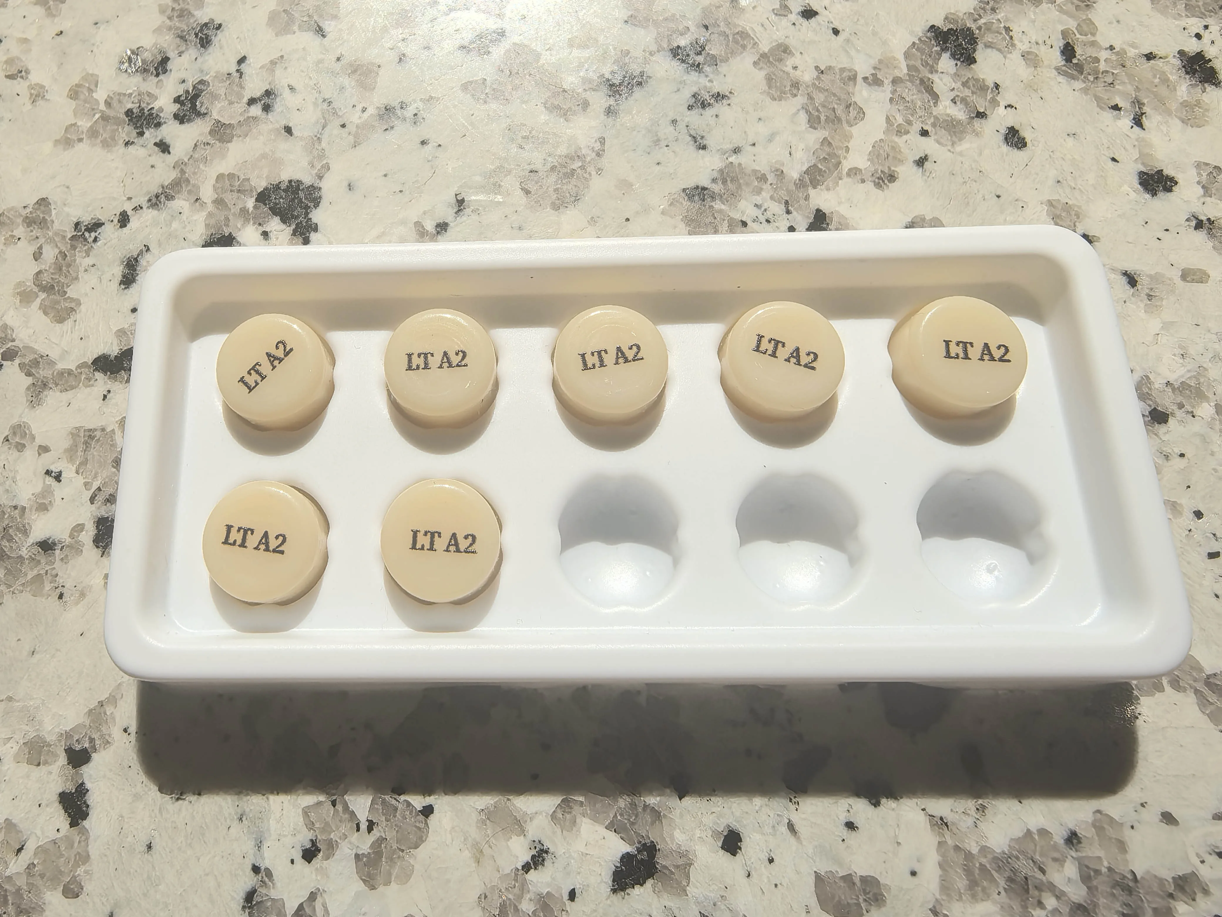 GUSROM Lithium Disilicate Press Ingots 10pcs HT LT Dental Glass Ceramic 460MPa for Veneer Crown Inlay Onlay Dental Lab A1 A2 A3