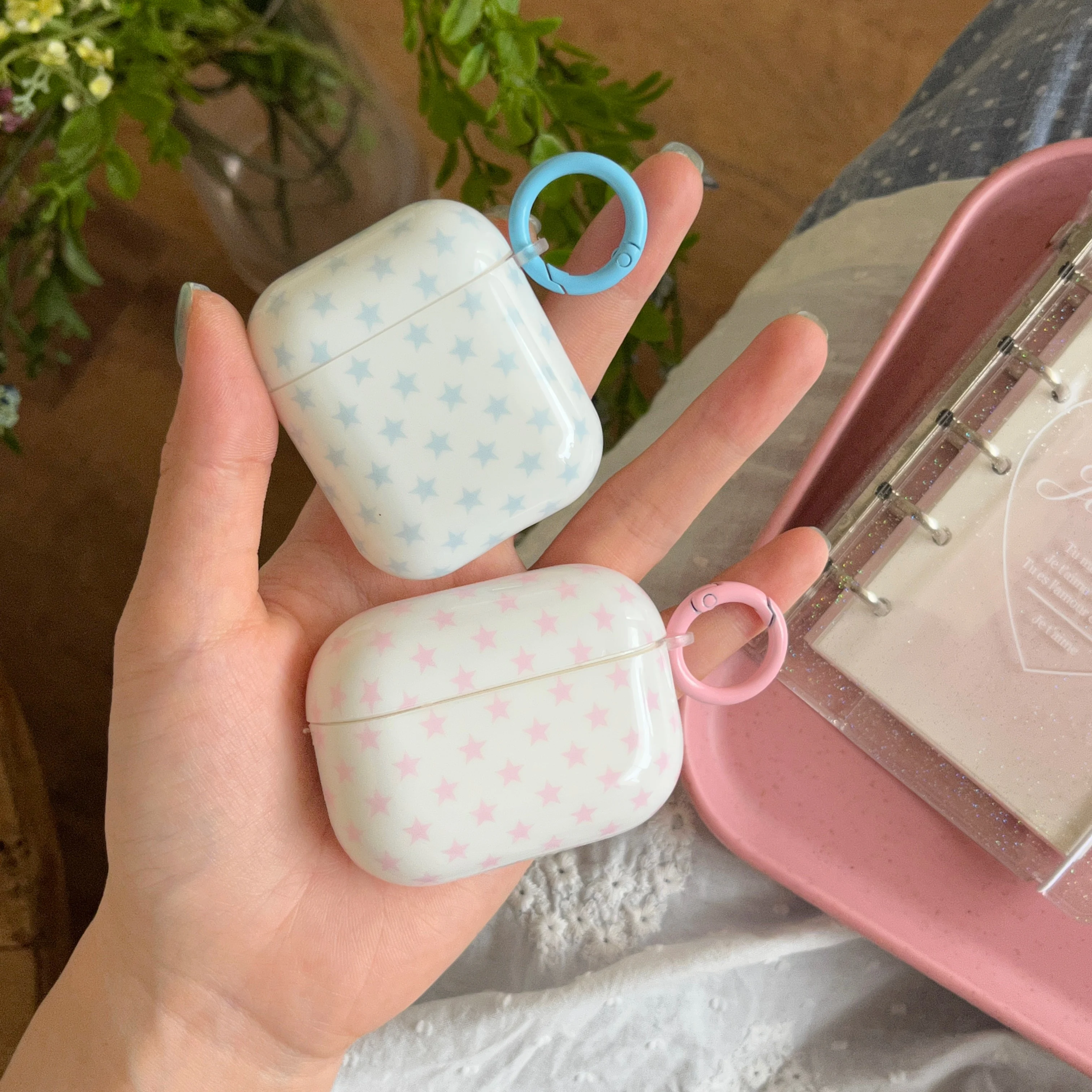 

Pink-Blue Stars Pattern Dustproof Earphone Case with Pendant for Apple Airpods 1,Airpods 2, Pro/pro2 Airpods 3 Airpods 4, New