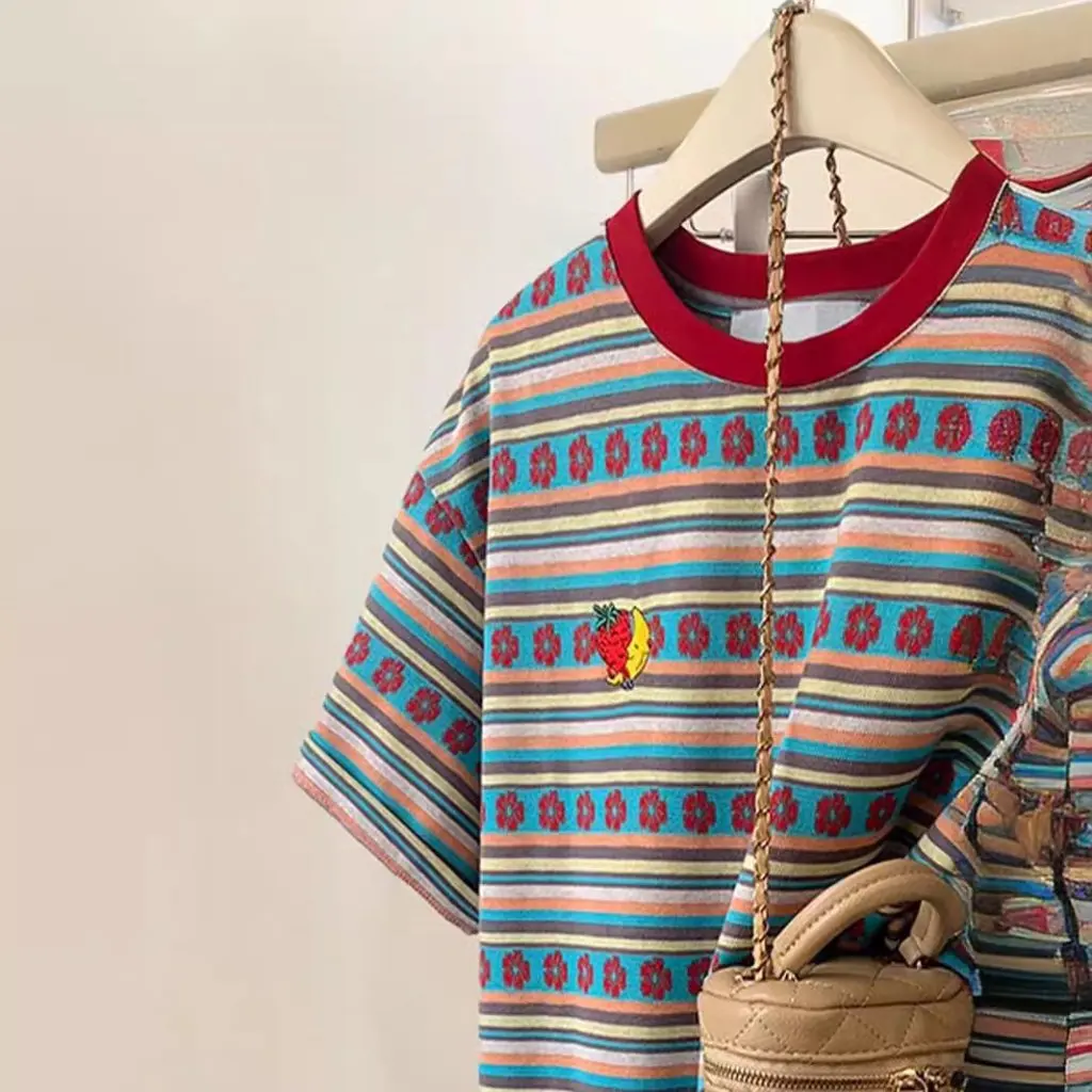 

Женская футболка с короткими рукавами, окрашенная в пряжу, красочные полоски, свободный топ, летняя мода, удобная одежда в стиле допамина