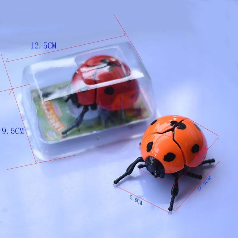 Carica Coccinella Giocattoli bionici Scherzo creativo Giocattolo di insetti animati Modello Animali di plastica per bambini Scarabeo Scarabeo Giocattolo di carica