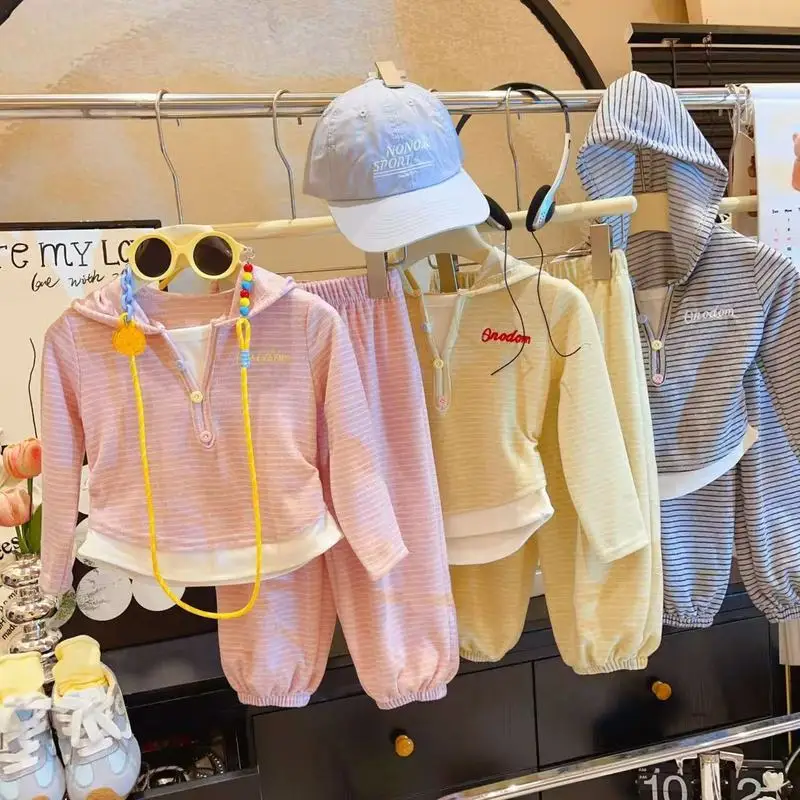 New autumn collection: adorable and fashionable girls' fleece tracksuit, a casual and vibrant two-piece set with a hood, perfect
