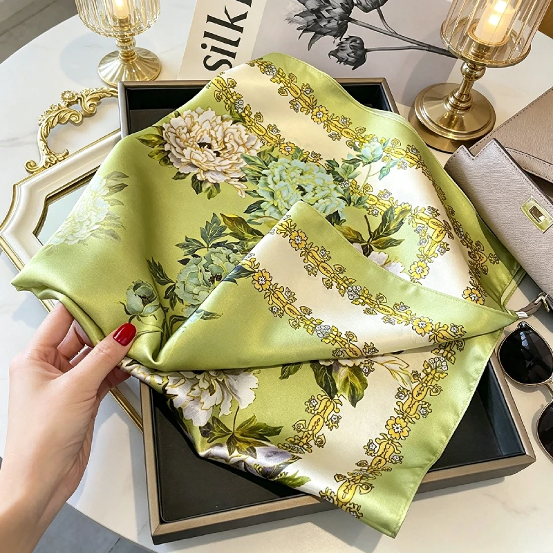 

New Green Small Floral Silk Scarf, Fresh and Sweet Mulberry Silk Versatile Sunscreen and Dust-proof Decorative Silk Scarf