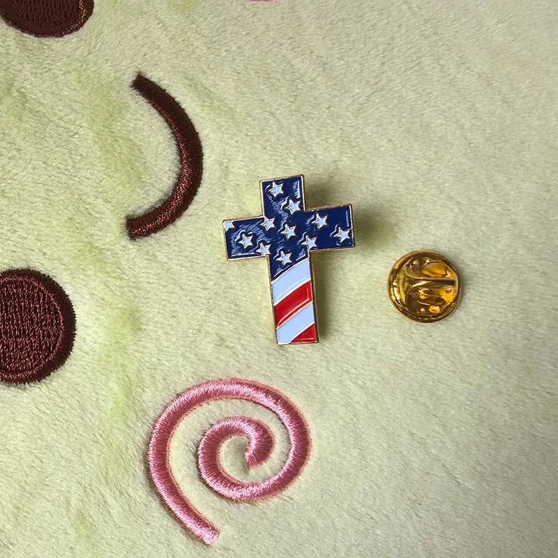 50pcs Custom Enamel Lapel Pins Christian Cross Badge with USA Flag American US Patriotic Religious Jewelry