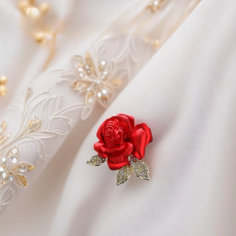 Hermosos broches de flores rosas, diamantes de imitación brillantes con tachuelas, alfileres de Metal de Color dorado, adornos para ropa