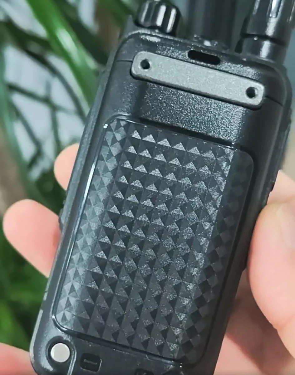 

Handheld Drone Detector/ Alarmer 30M-6.4GHz Ultra-wide Detection Range Up To 1 km Detection Distance