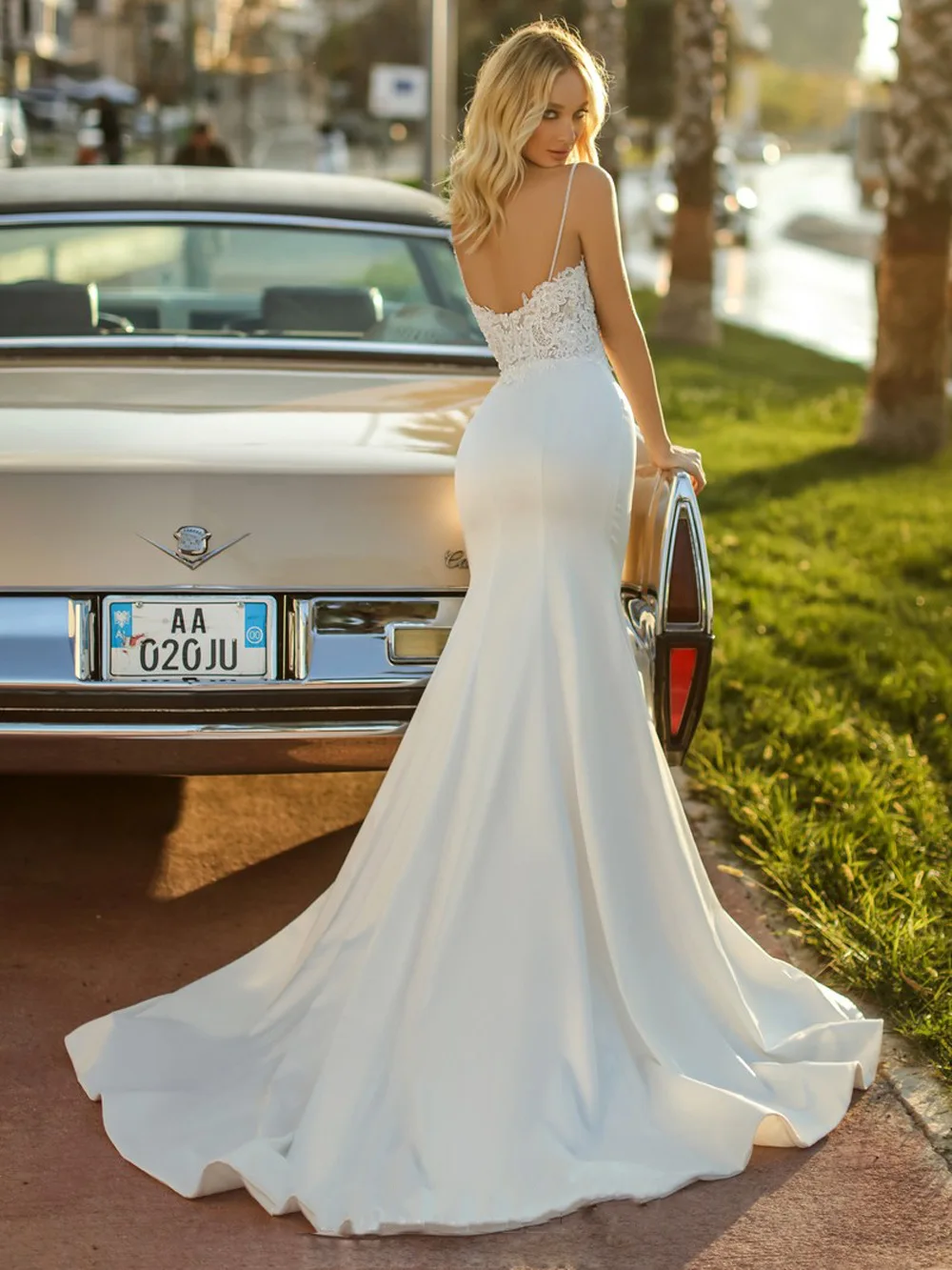 Light wedding satin 2024 summer new female white simple trip pat fishtail bride with chest Korean door gauze drag