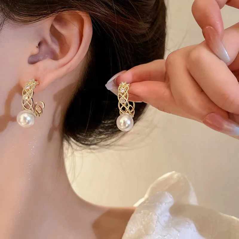 LATS 2022 New Design Hollow Pearl Hoop Earrings for Women Girl Korean Temperament All-match Gold Color Earrings Fashion Jewelry