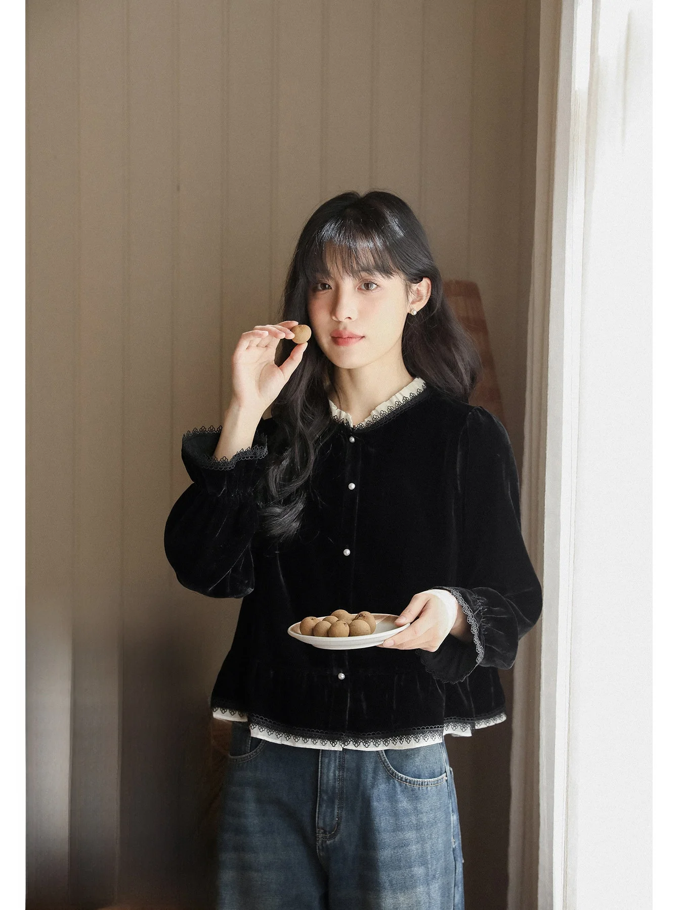 

Черная бархатная блузка Bla Truffle Basque Pearl Button для женщин, осенне-зимняя, с нейлоновыми рукавами-фонариками, для ношения под одеждой