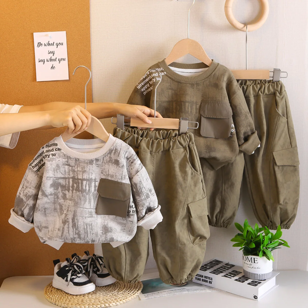 

Весенне-осенний комплект для малышей: хлопковый свитшот с карманом и эффектом тай-дай + брюки, детский спортивный костюм из 2 предметов, одежда для детей 1-6 лет