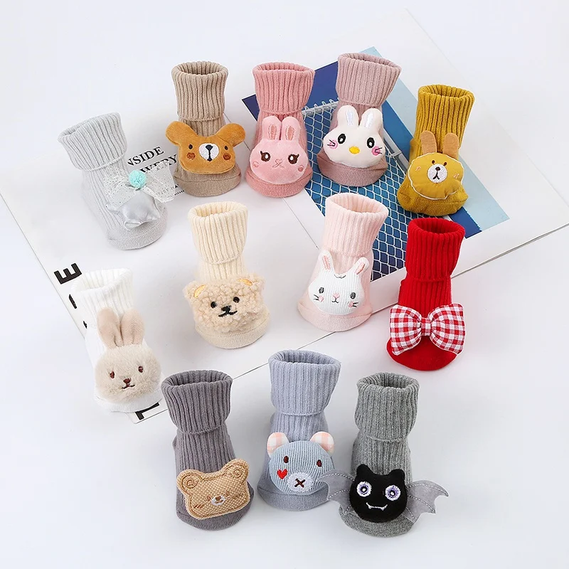 Chaussettes coordonnantes en coton doux pour nouveau-né, chaussettes de sol pour bébé, chaussures mignonnes pour garçon et fille, animal de dessin animé, printemps et automne