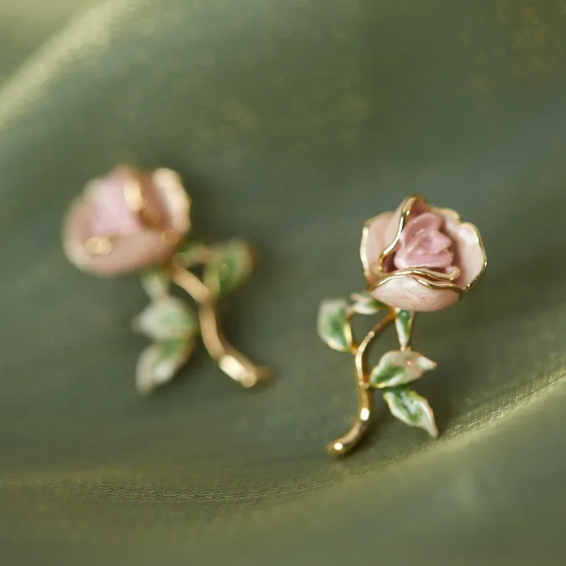 

Garden Gentle Cute Pink Rose Vintage Exquisite Enamel Drop Glaze Studs Earrings Fashion Jewelry for Women New Year Gifts