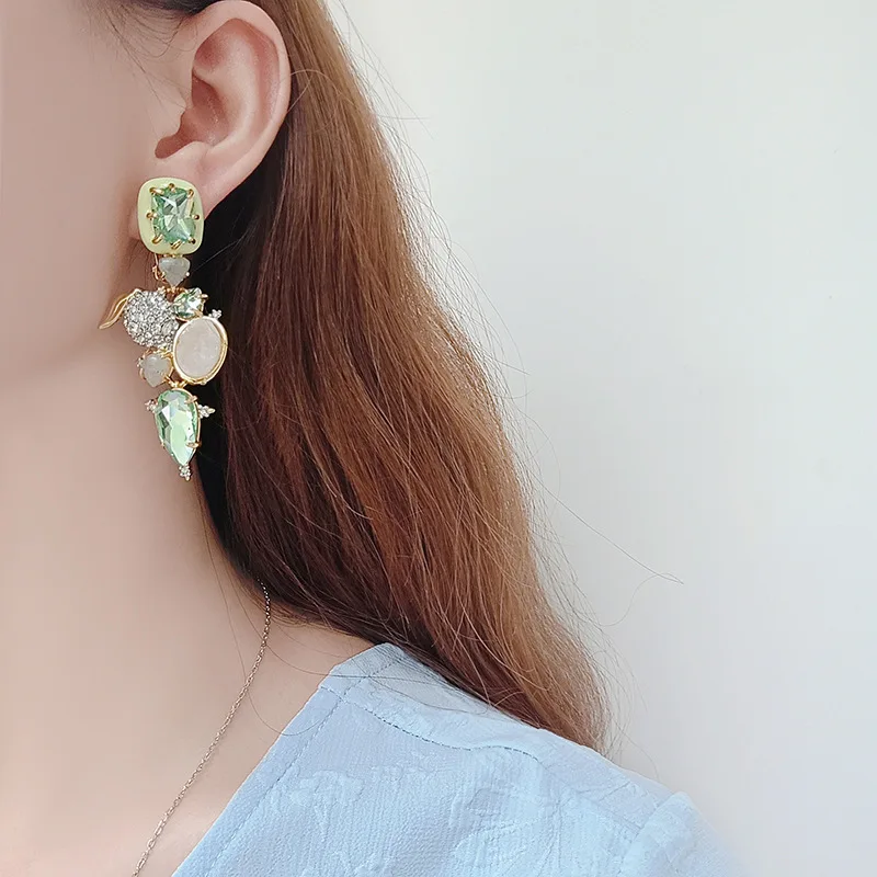 

Luxury Handmade Ear Clip Earrings for Female Elegant Temperament High-end Public Exaggerated Ear Clips Fashionable and Versatile