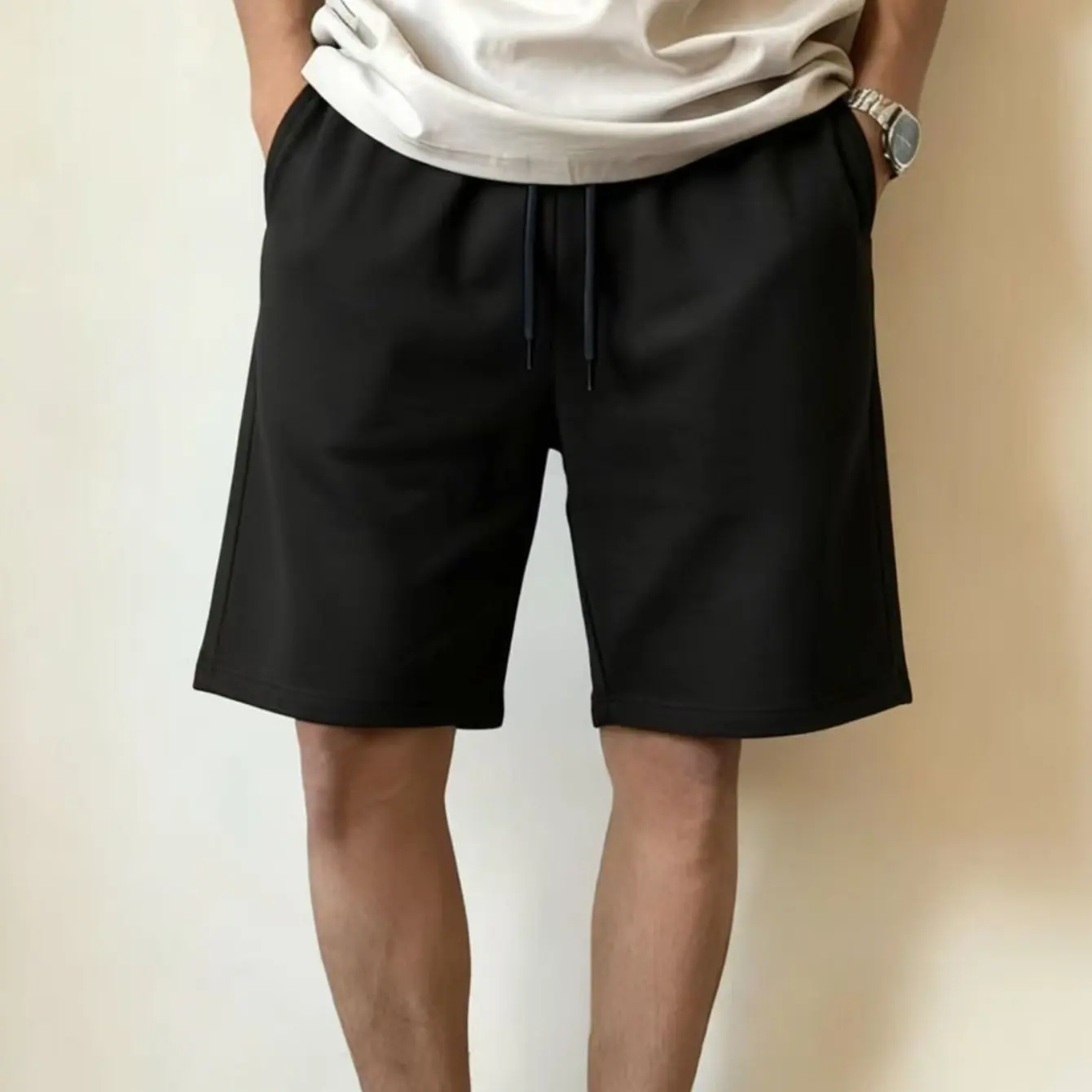 

Мужские повседневные спортивные шорты просты и универсальны, подходят как мужчинам, так и женщинам летом.