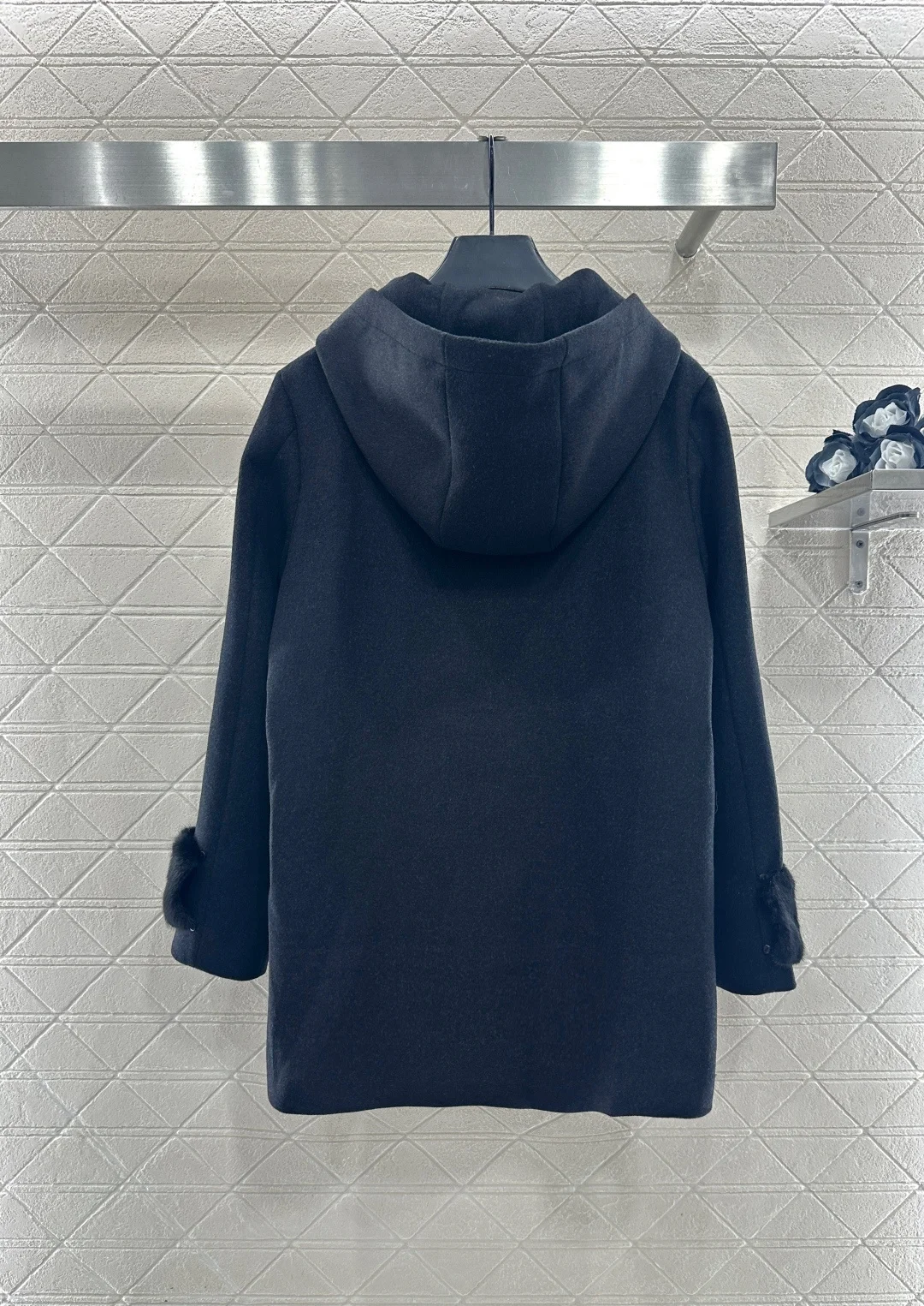 

Осенне-зимняя новая французская элегантная модная толстовка с меховыми рукавами, шерстяное вязаное пальто среднего и длинного размера, женская одежда