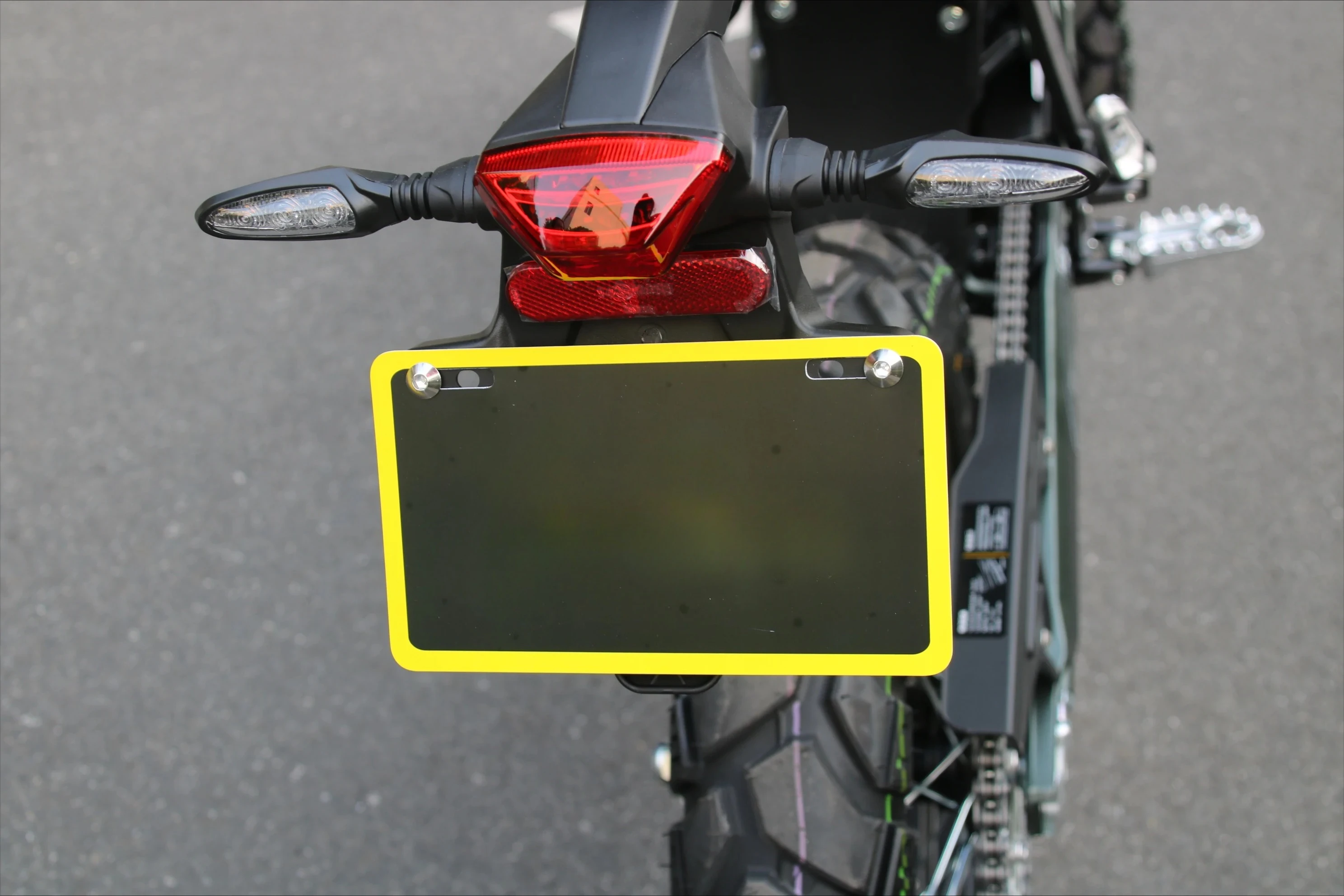 دراجة ترابية كهربائية Sur Ron Ultra Bee 12500W74V بطارية ليثيوم 55 أمبير في الساعة، محرك متوسط الدفع، دراجة إلكترونية للطرق الوعرة للبالغين، نطاق 80-100 كجم