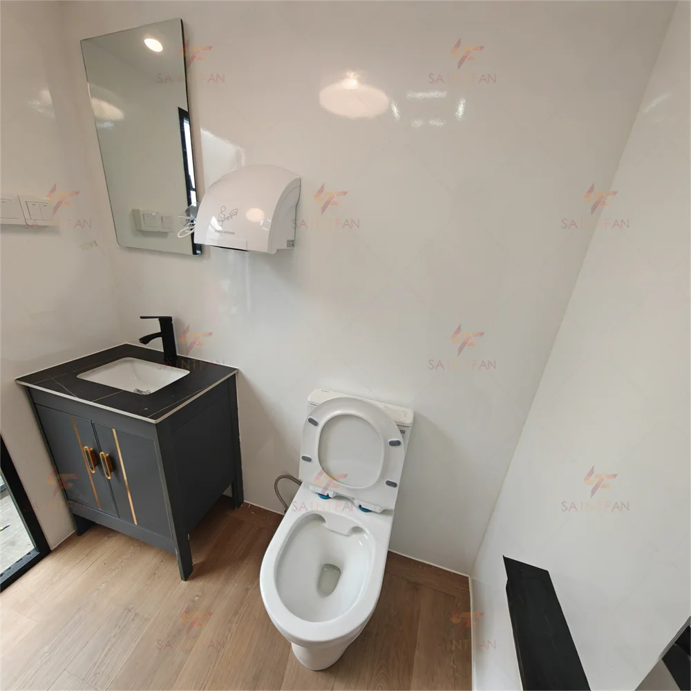 Cabina doccia con porta scorrevole per rimorchio per WC con doccia mobile moderna e premium per cantieri di costruzione all'aperto