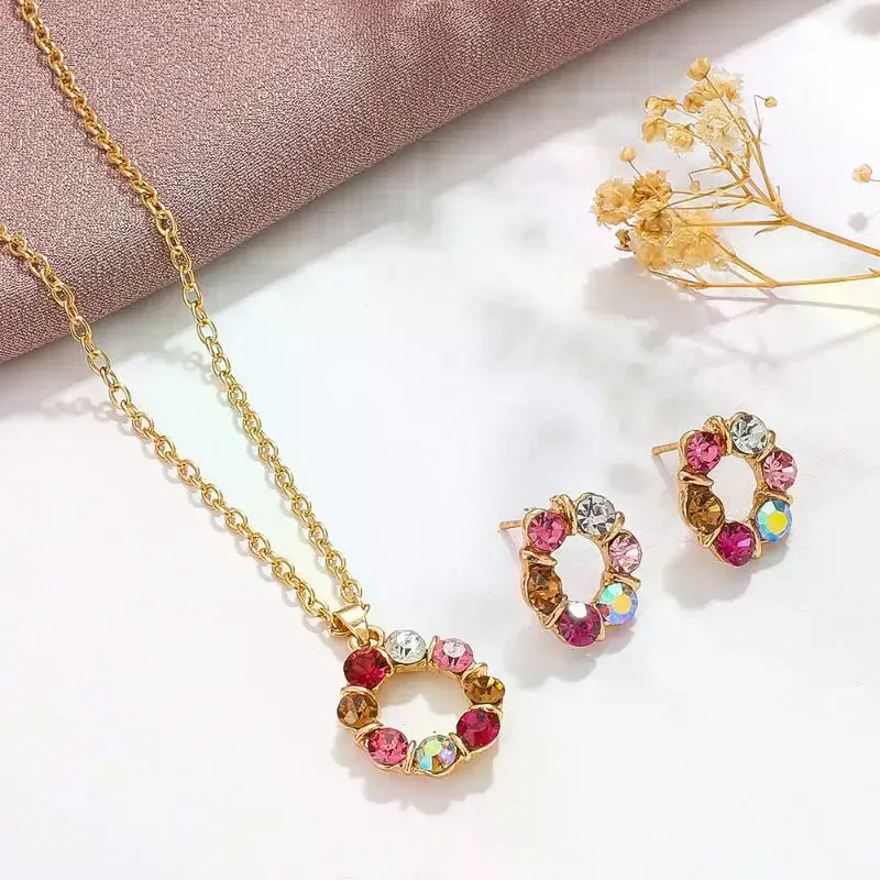 3Pcs Gold Circle Shape Necklace And Earrings Set for Ladies Fashionable Stained Glass Diamond Jewelry Set Celebrity Style