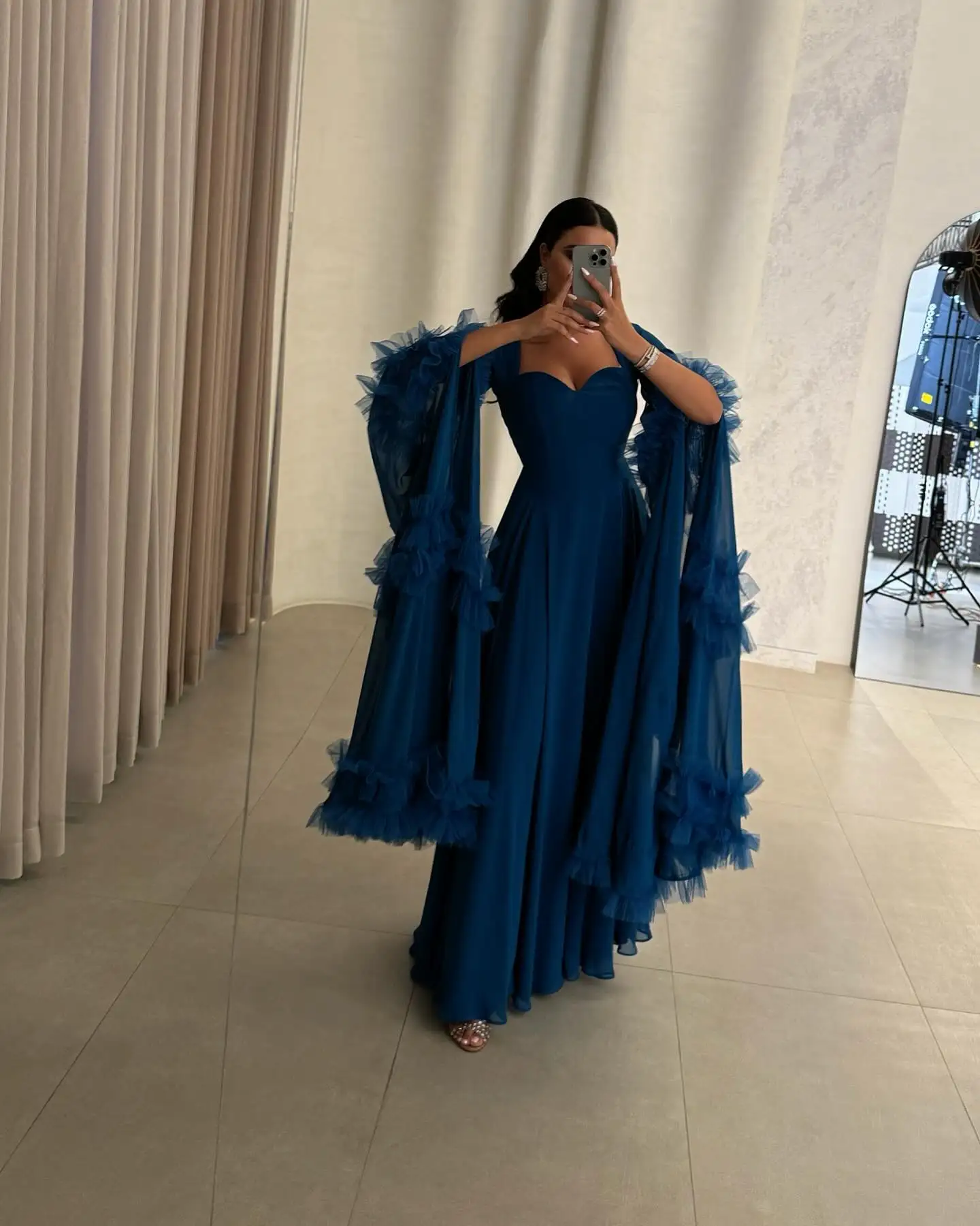 Рисунок 5 - Платья для выпускного вечера по