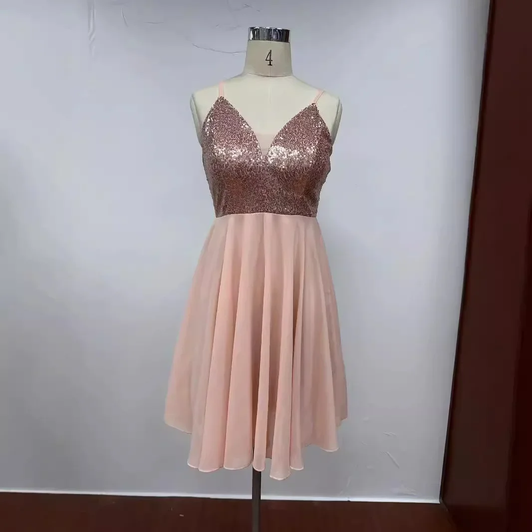 Vestido do baile curto lantejoulas, cintas de espaguete, decote v