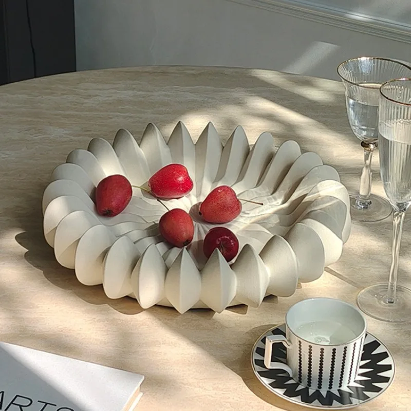 French Style Vintage Black White Irregular Art Fruit Plate, Handmade Desktop Storage Ornament for Living Room Coffee Table Decor