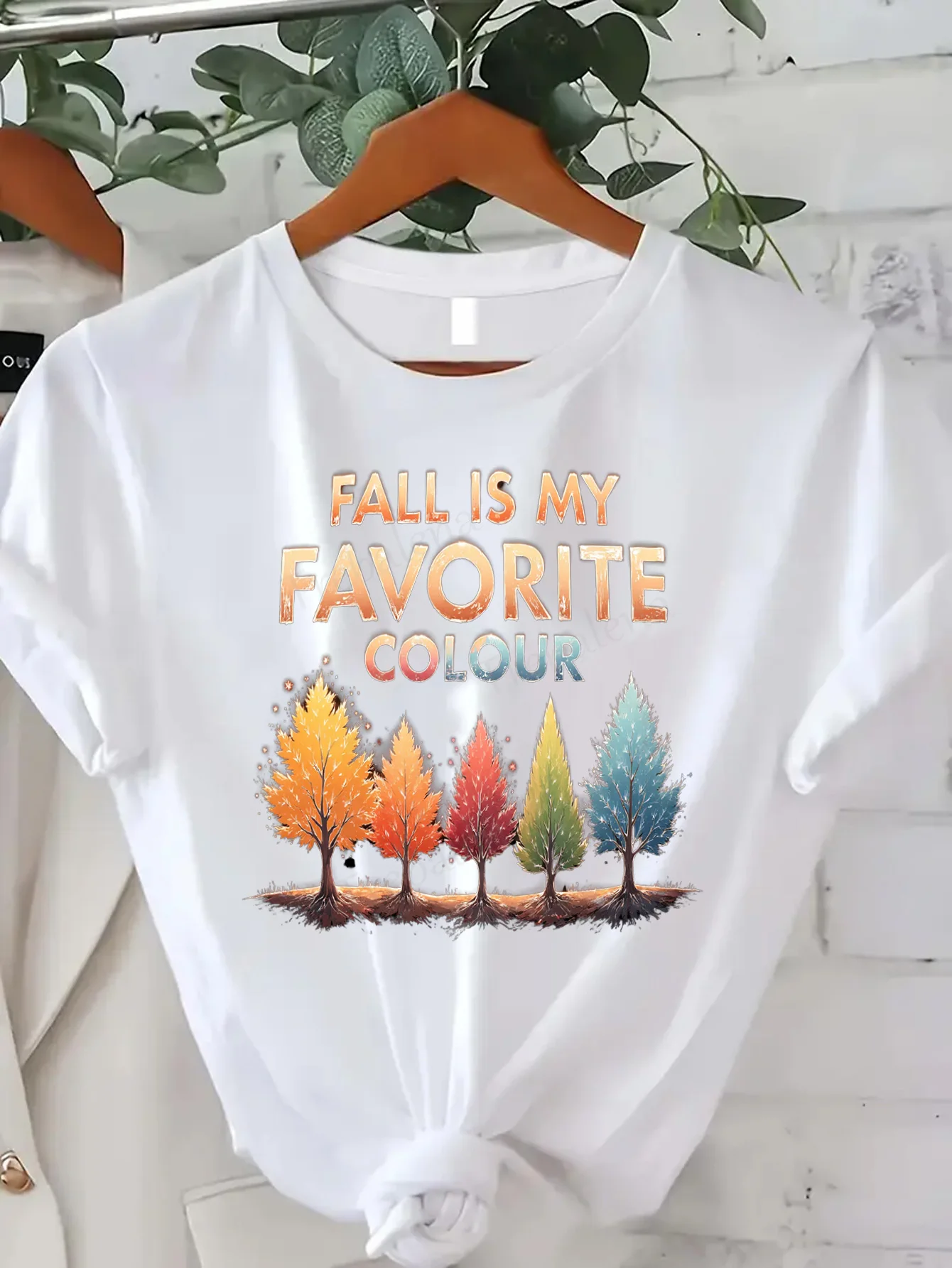 

Удобная женская футболка с принтом «Женская футболка с рисунком цветных деревьев»