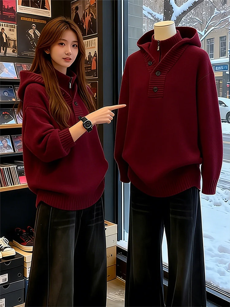 

Красный вязаный свитер с высоким воротником и шапкой для мужчин, свободный крой, повседневный стиль, двухслойный дизайн, весенний сезон, молодежная мода