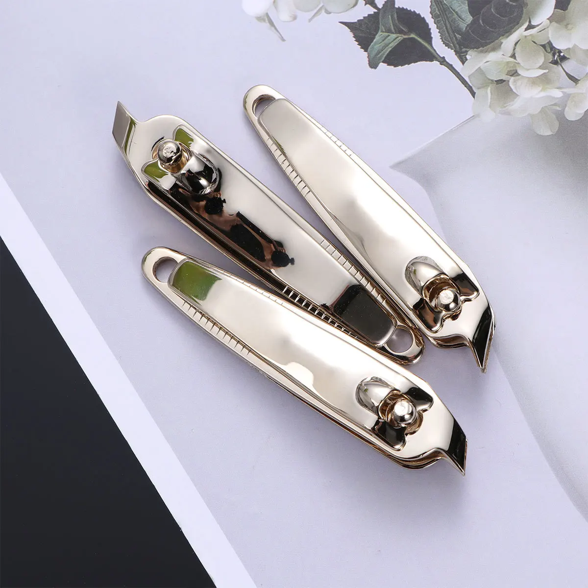 

3pcs Gold Coated Carbon Steel Bevel Edge Clippers Smooth Trimming Manicure Tool Metal Nail Cutter Portable Keychain Pendant