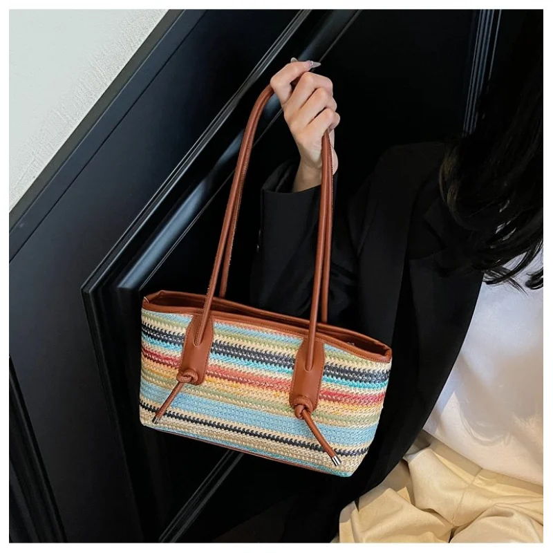 

Women's Handbag Made Of Lily-Patterned Leather Boasting High-End Paris Commuter Lasting Spacious Soft Modern Style​