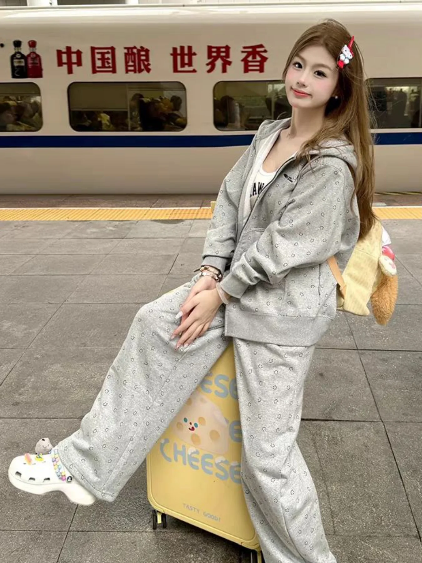 

Эксклюзивный ленивый наряд в американском стиле для милых девочек! Новый весенне-осенний кардиган на молнии, толстовка и спортивные штаны, комплект из двух предметов, мягкая ткань с нежным ощущением, игривые принты, которые со сладким, но не прикрывает вк