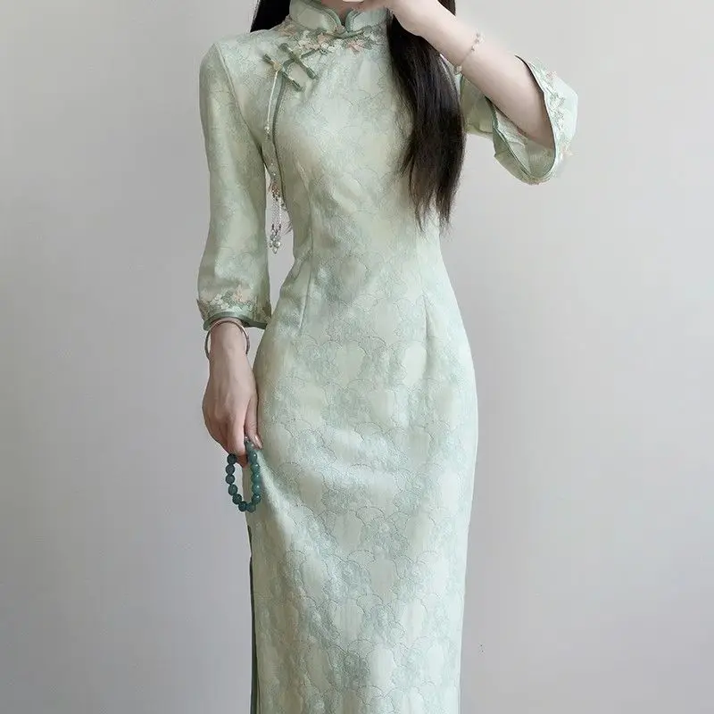 

Жаккардовый Cheongsam, новинка 2023 года, новое китайское платье в молодом стиле для молодых девушек, повседневное улучшенное платье Ципао с перевернутыми большими рукавами