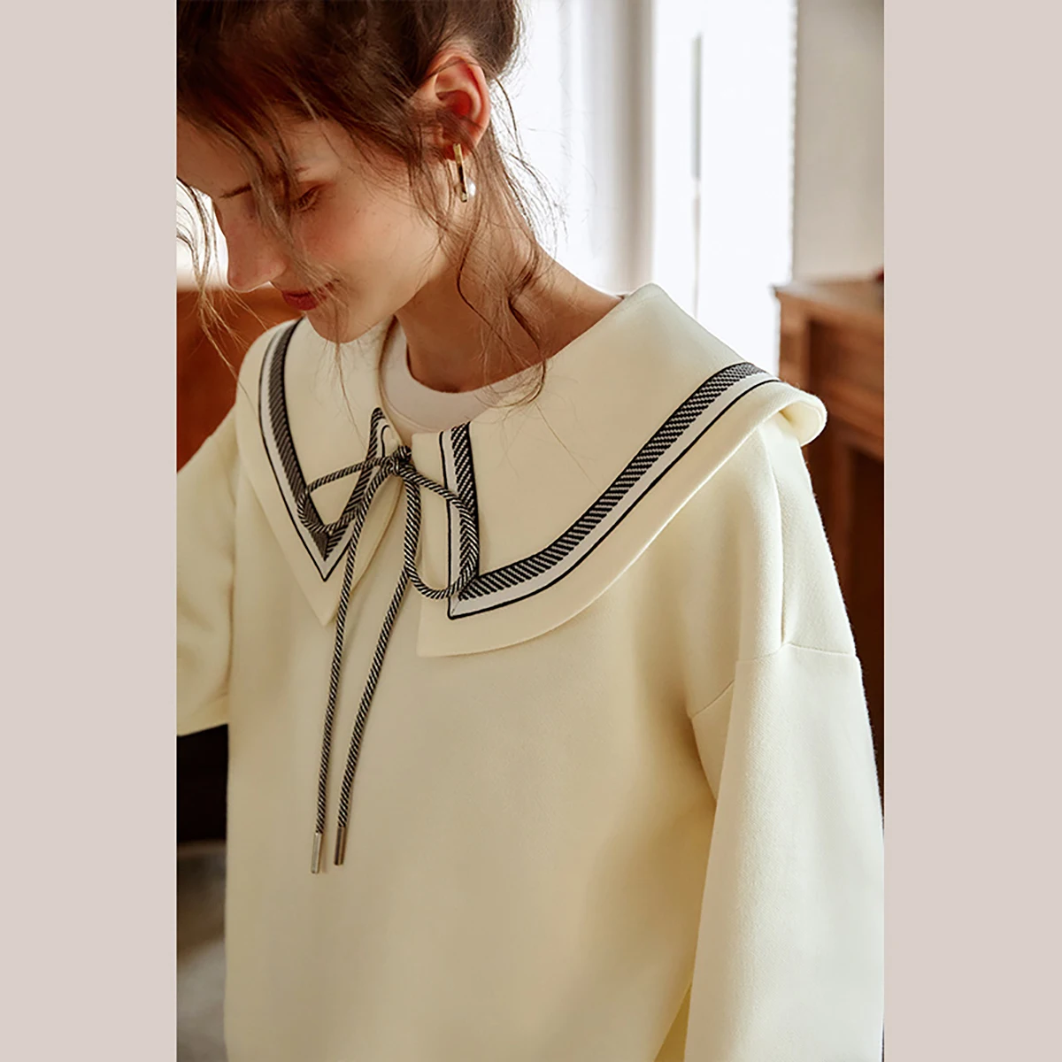 OLrain Solid Color Sweater Women's Spring 2025 New White Crew Neck Design Sense Niche Ins Trendy Loose Top O21QR53220