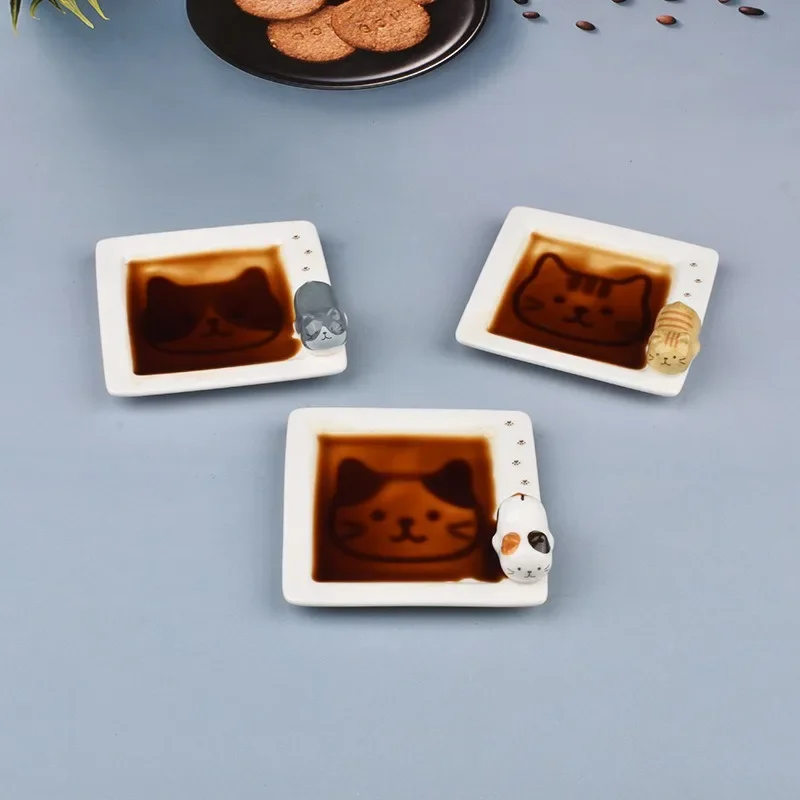 

1PC Soy Sauce Japanese Ceramic Tiny Plate Bowl Creativity Home Restaurant Vinegar Mustard Seasoning Animal Ceramic Dish Kitchen