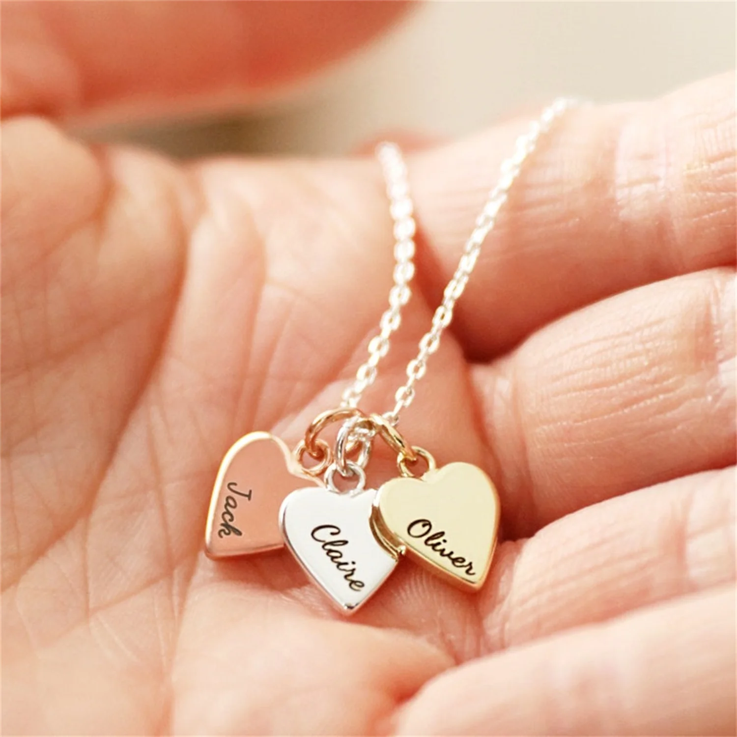 

Personalised Family Names Heart Charm Necklace Custom Engraved Jewellery Stainless Steel Heart Pendant Gift For Women Couple