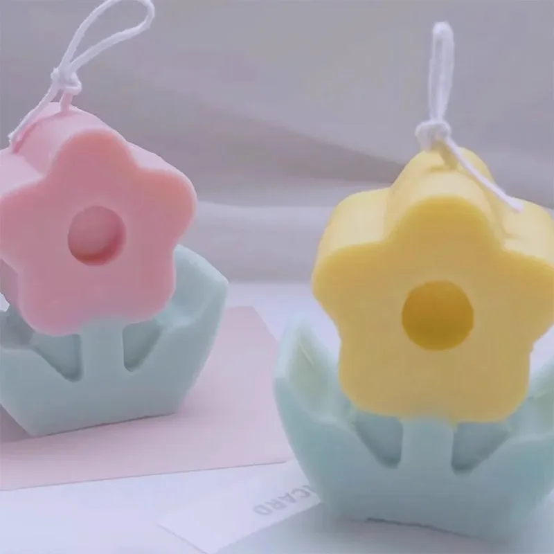 

Ins three-dimensional small flower five petals scented candle plaster handmade diy with hand ceremony silica gel mold