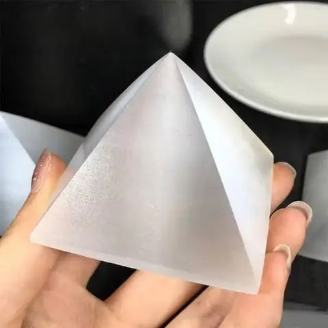 High Quality Natural White Selenite Crystal Pyramid Triangle Hand Polished Reiki Healing 5 Cm for Meditation and Decoration