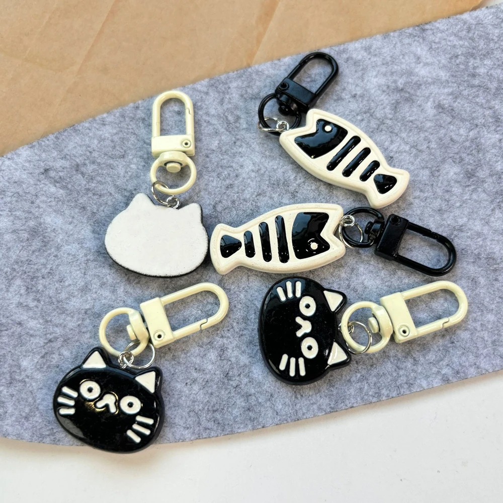 Cartoon Cat Fish Keyring Black White Color Resin Kitten Keyring For Women Girls Purse Earphone Case Ornaments Jewelry Gifts