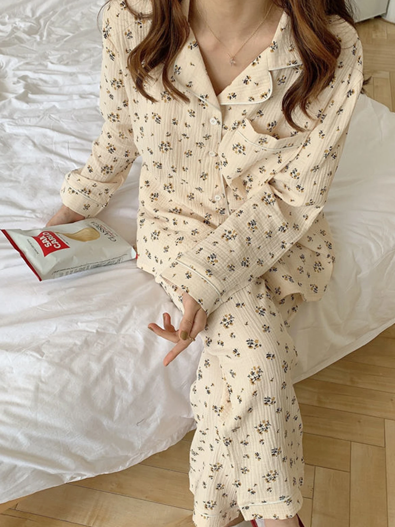 2-Piece Set of Women\'s Wrinkled Pastoral Style Floral Lapel Cardigan Loose Girl Sweet Autum Pajamas Set