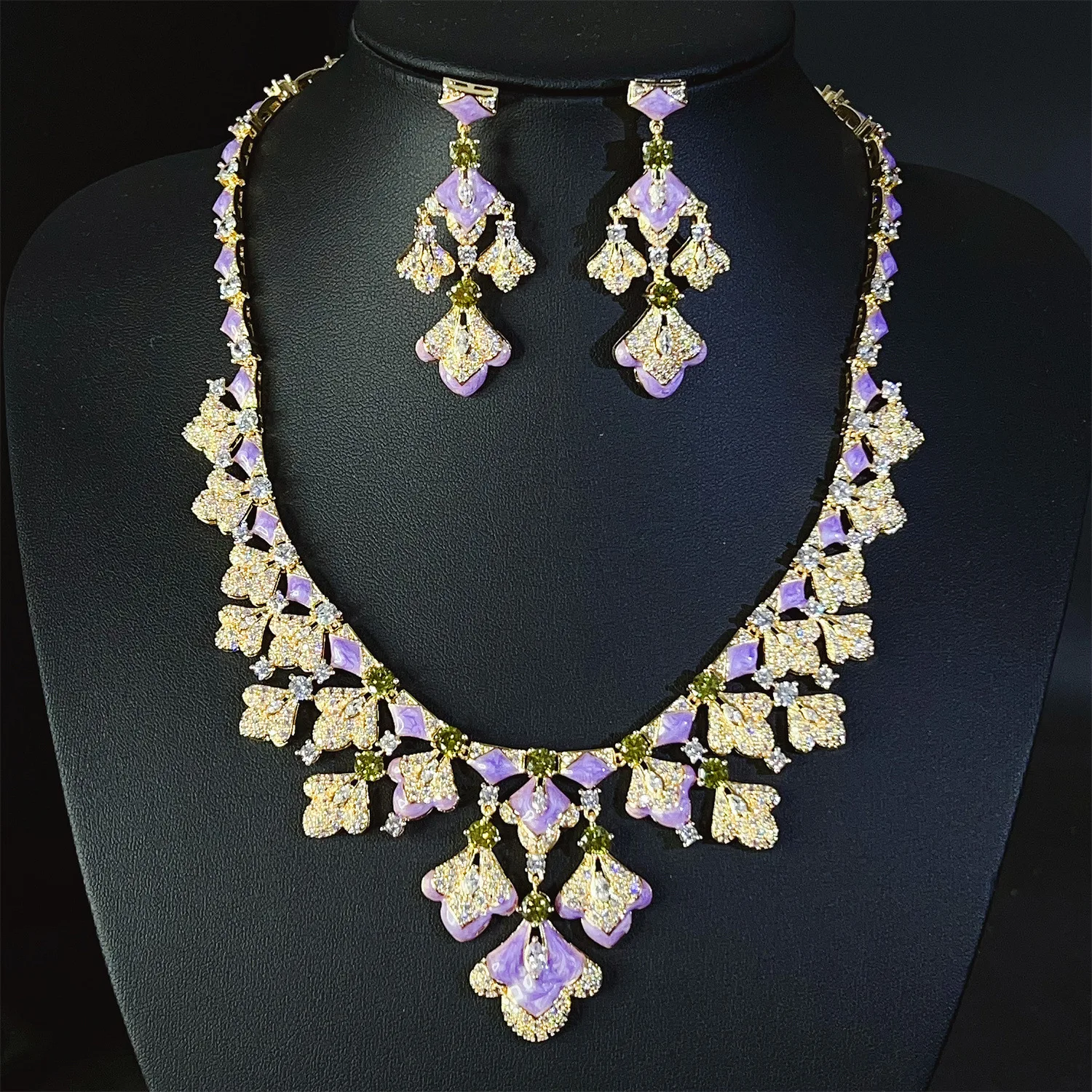 

Light Luxury Maple Leaf Shape High Quality Oil Painting Design Jewellery Necklace Earrings Set Women Gift Banquet Wedding M-674
